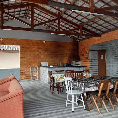 Suites 500M Praia Da Enseada 瓜鲁雅 外观 照片